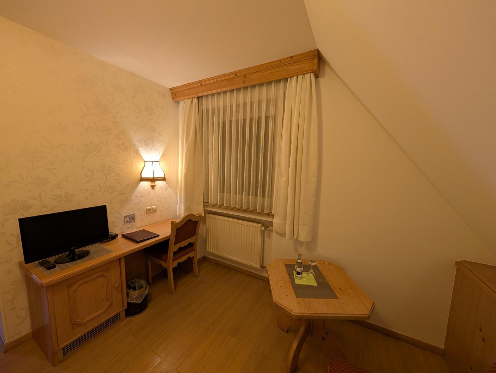 Hotel-Gasthof Zur Rose Weißenhorn 部屋 写真