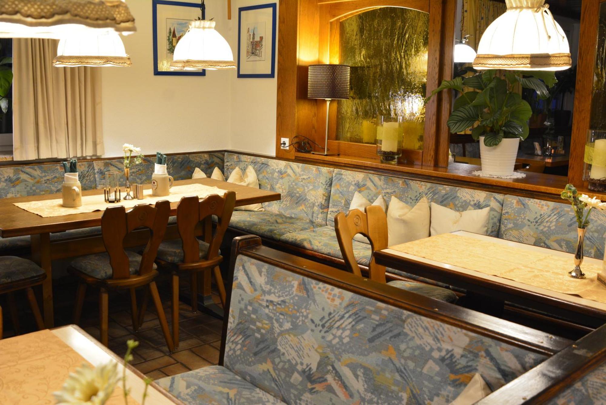 Hotel-Gasthof Zur Rose Weißenhorn エクステリア 写真