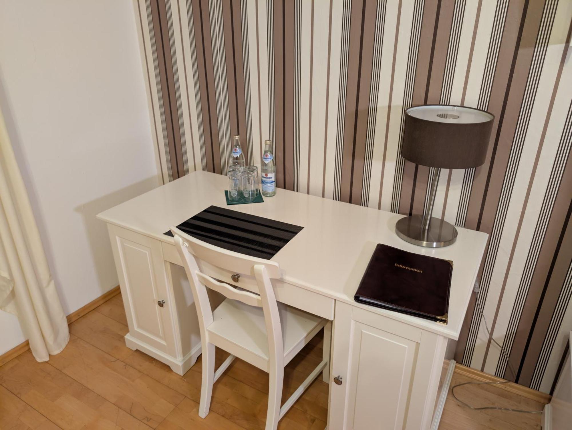 Hotel-Gasthof Zur Rose Weißenhorn 部屋 写真