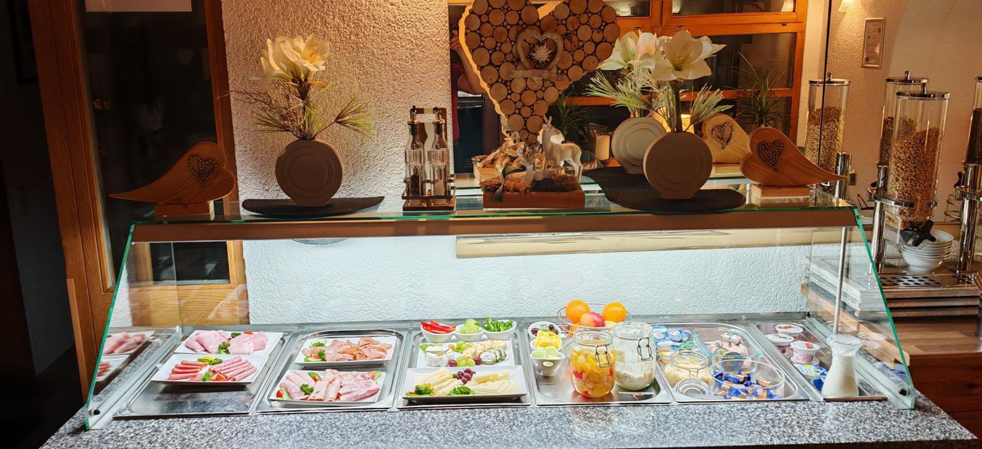 Hotel-Gasthof Zur Rose Weißenhorn エクステリア 写真