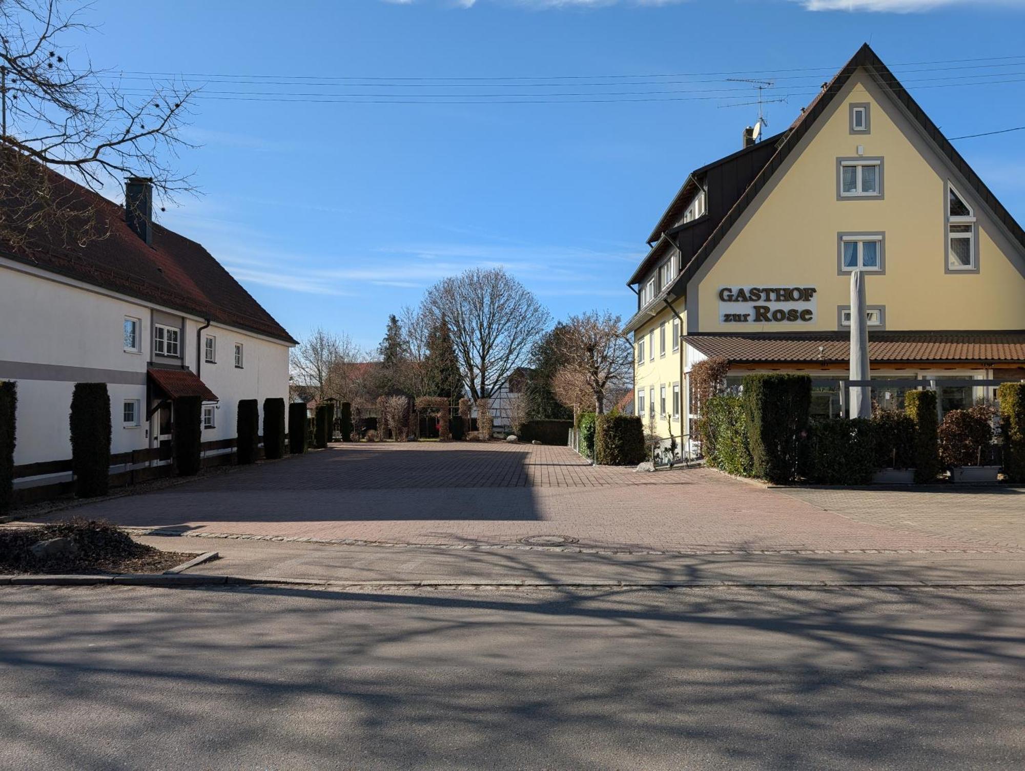 Hotel-Gasthof Zur Rose Weißenhorn エクステリア 写真