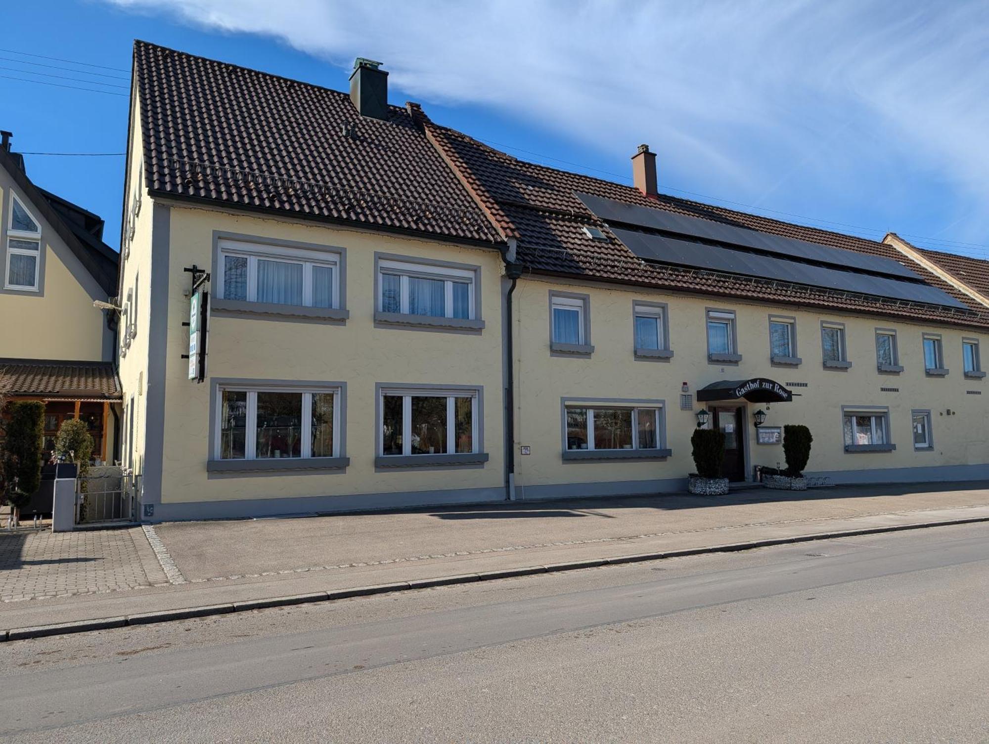 Hotel-Gasthof Zur Rose Weißenhorn エクステリア 写真