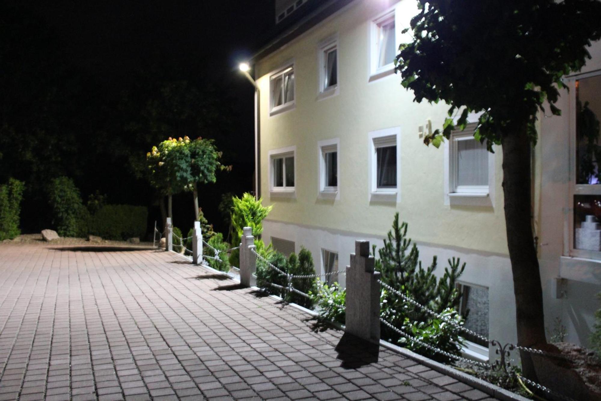 Hotel-Gasthof Zur Rose Weißenhorn エクステリア 写真